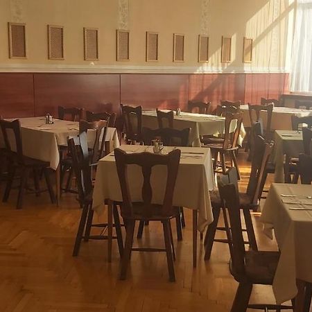 In Hotel Hajdúszoboszló Eksteriør bilde