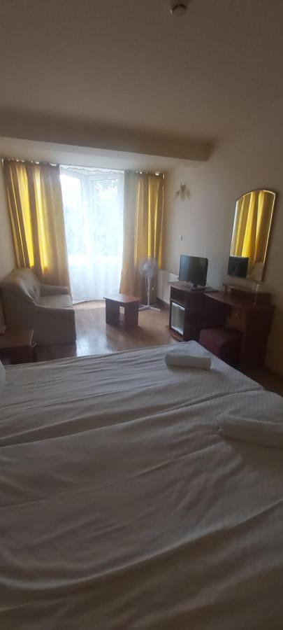 In Hotel Hajdúszoboszló Eksteriør bilde